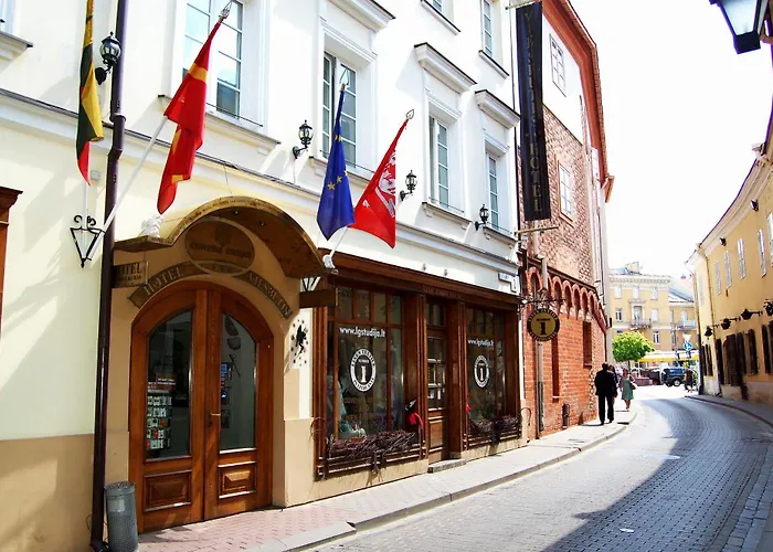 Angel Town Hall Butas